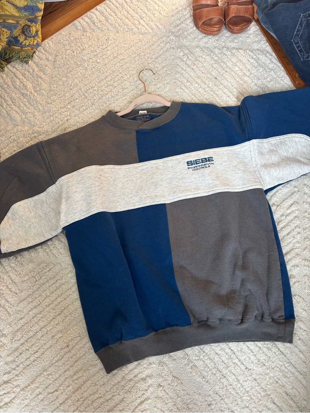 Vintage 90s Colorblock Navy & Gray Crewneck Sweatshirt - Picture 6 of 8